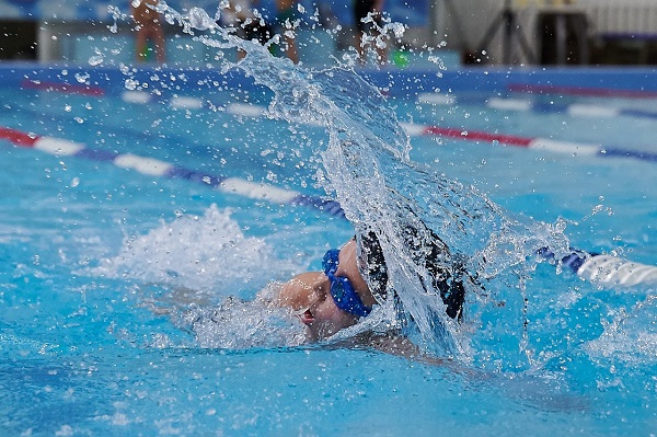 Соревнования по плаванию в бассейне Московский